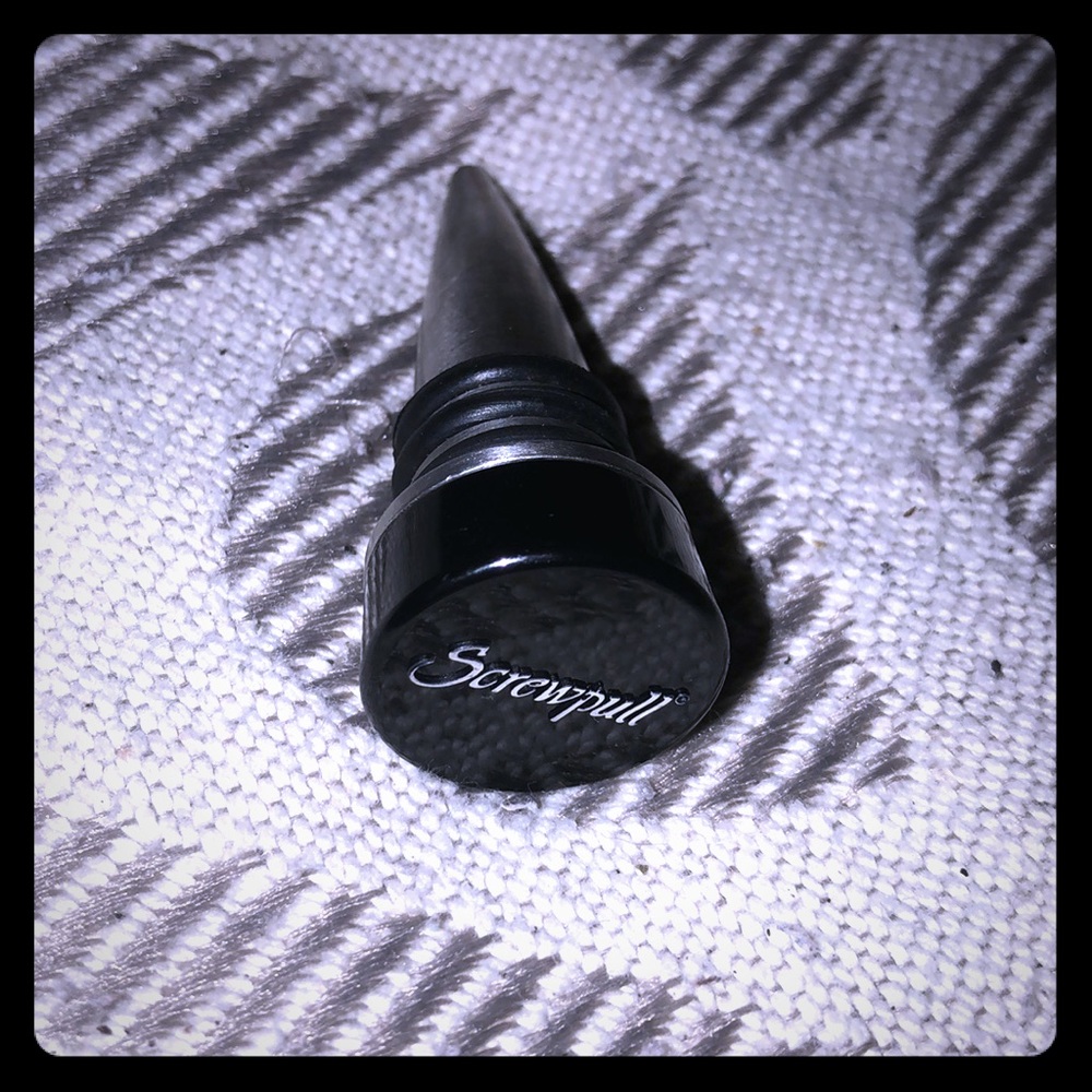 Screw pull wine bottle stopper